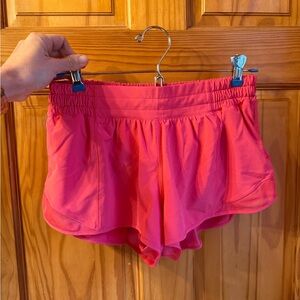 lululemon Hottie Hot Low Rise Short 2.5” in Lipgloss Size 8